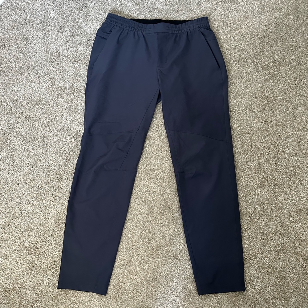 Large Men’s Lululemon “License to Train” Pant
